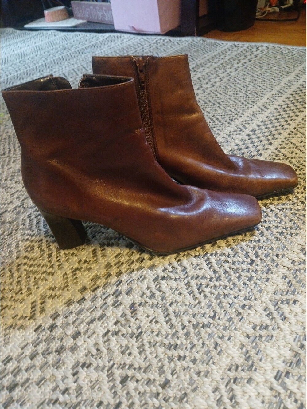 Antonio Melani Boots Women's Brown Leather Ankle Booties Side Zip Size 8 1/2